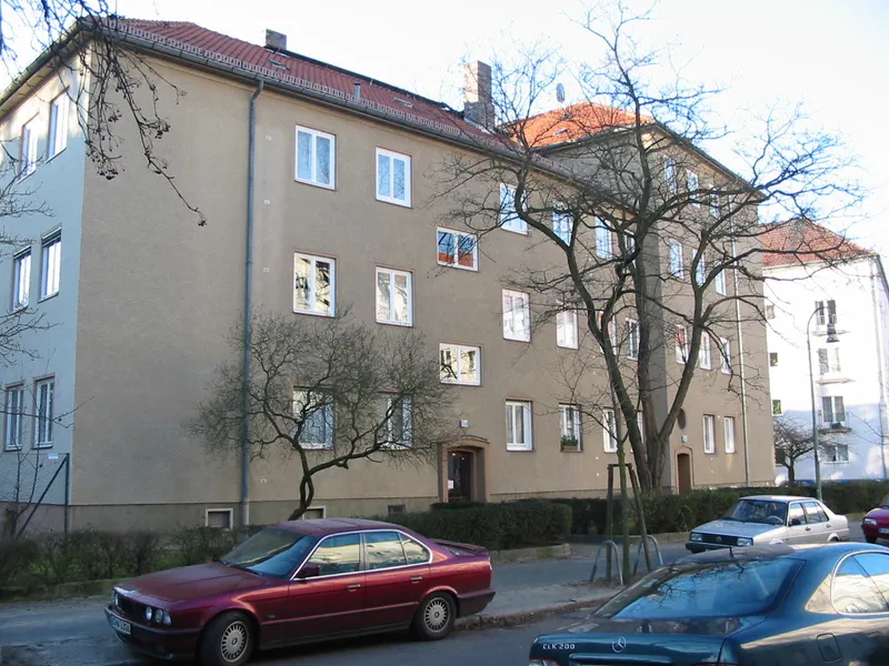 Wohnen in Westend - Renovierungsarbeiten erforderlich — photo 1